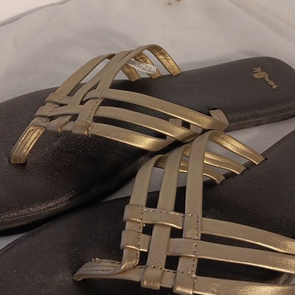 Sanuk Gold Metalic Thong Sandals - Picture 5 of 6
